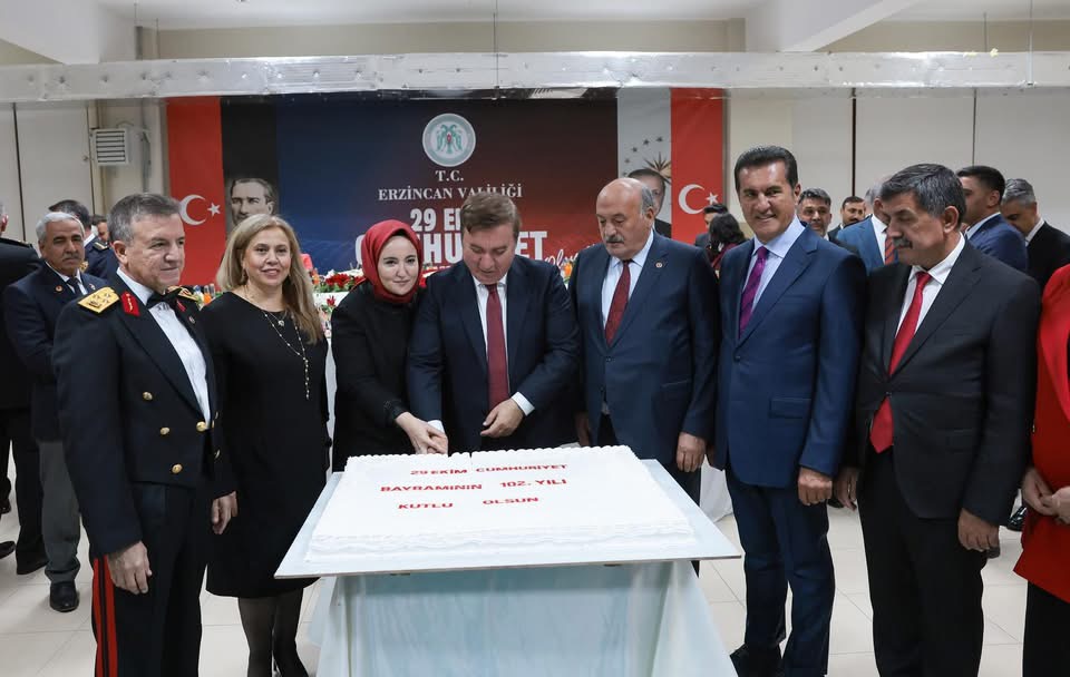 Haber: Muhammed Enes Sevilir Erzincan’da 29 Ekim Cumhuriyet Bayramı kutlamaları