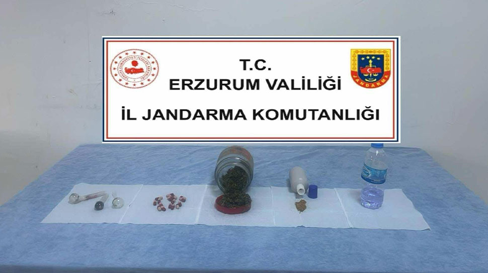 İki adrese düzenlenen eş zamanlı operasyonda, sentetik uyuşturucu ve esrar