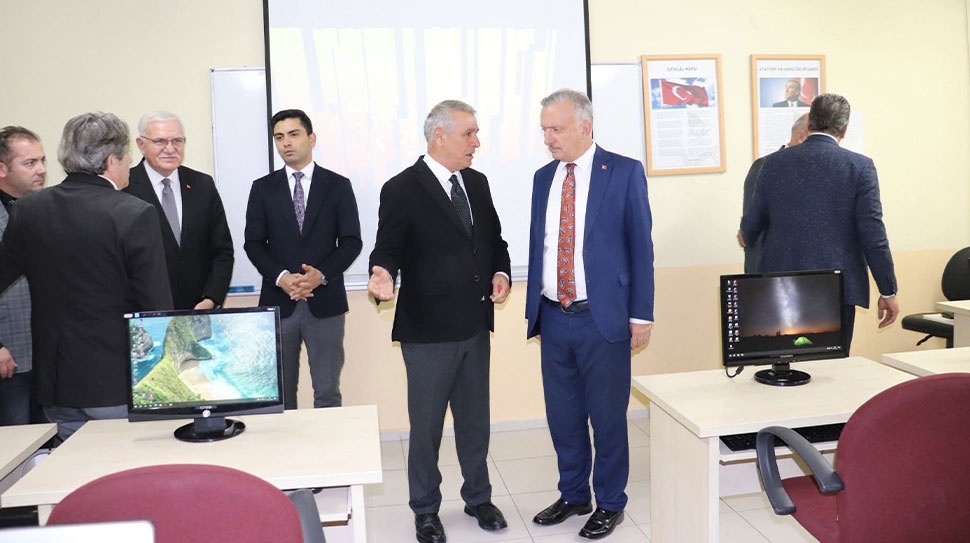 Haber: Muhammed Enes SEVİLİR Kemah Belediyesi, Kemah Meslek Yüksekokulu öğrencileri