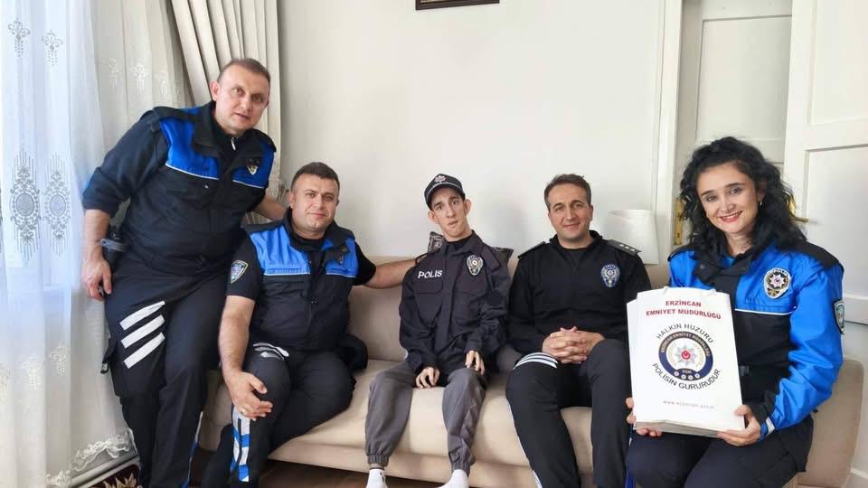 Haber: Muhammed Enes SEVİLİR Erzincan’da özel gereksinimli küçük bir çocuk