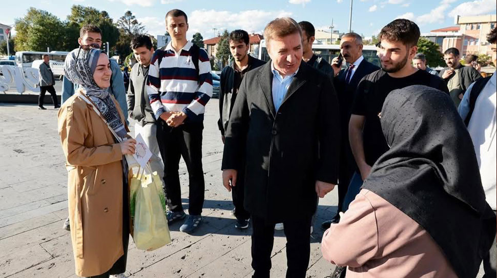 Haber: Muhammed Enes SEVİLİR Erzincan Valisi Hamza Aydoğdu, Erzincan’da esnaf