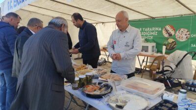 Erzincan Dörtyol Meydanı’nda Hayrat Vakfı düzenlenen kermeste, elde edilen gelir