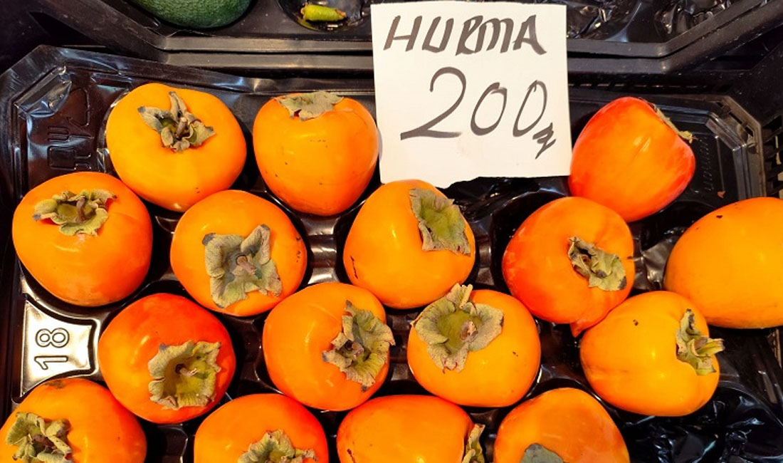 Sonbaharın gözde meyvesi Cennet Hurması, Erzincan’da manav tezgahlarında kilosu 200