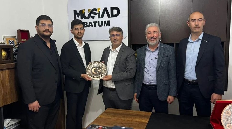 İş Dünyasında Sınırları Aşan Dostluk: MÜSİAD Erzincan Batum’da Erzincan ve Batum MÜSİAD şubeleri arasında gerçekleştirilen görüşmede, geleceğe dönük