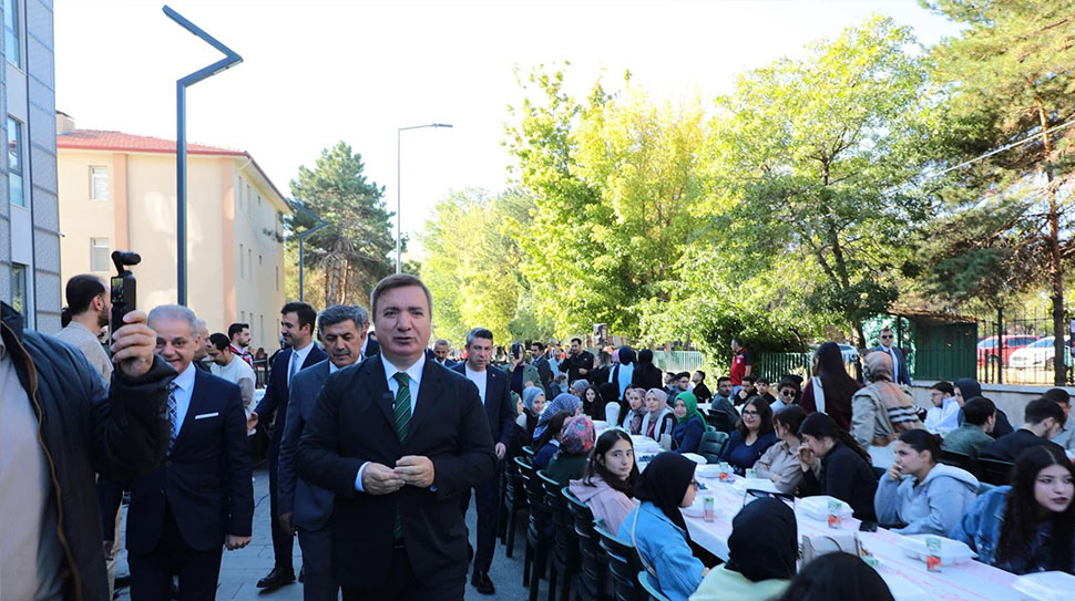 Üniversite öğrencilerinin iş deneyimi kazanacağı İŞKUR Gençlik Programı, bu yıl