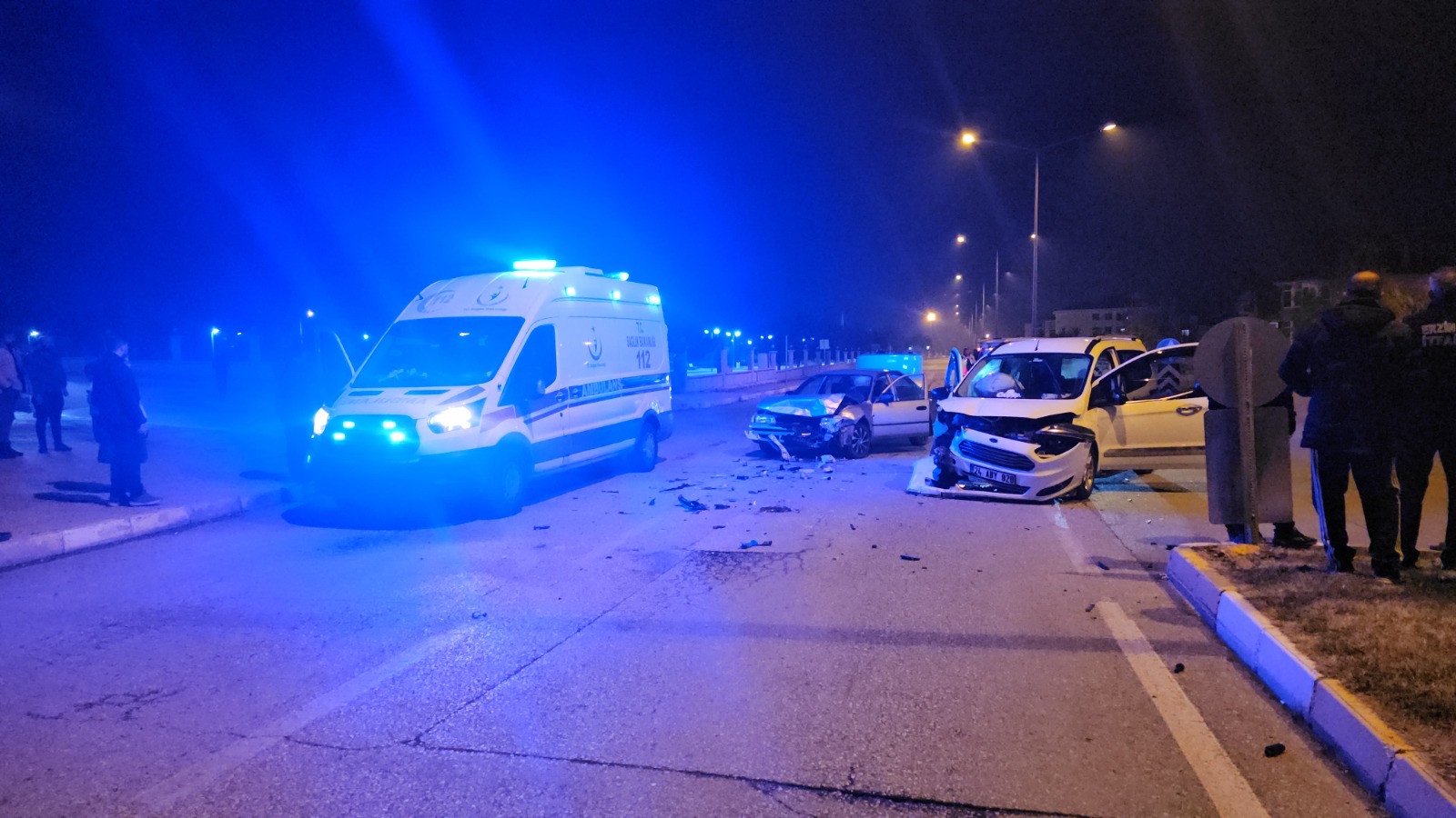 Erzincan’ın Binali Yıldırım Bulvarı’nda meydana gelen trafik kazasında, hafif ticari