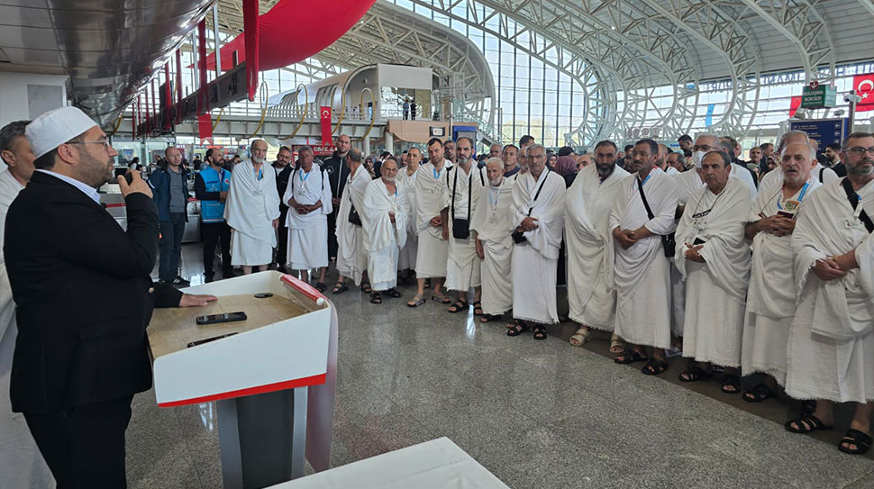 Erzincan’dan kutsal topraklara gidecek olan 193 umreci, Erzincan Havalimanı’nda düzenlenen