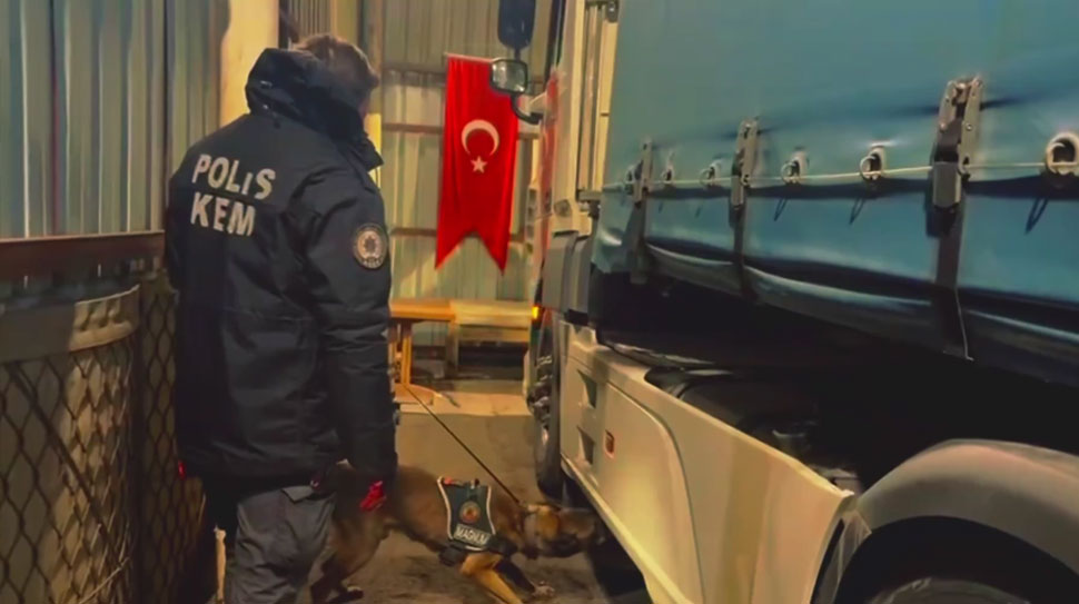 İçişleri Bakanı Ali Yerlikaya, Mersin ve Erzurum’da düzenlenen ve bir