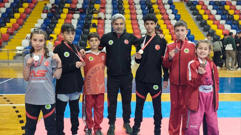 Adıyaman’da düzenlenen ve 35 ilden sporcunun katıldığı Spor Toto Kickboks