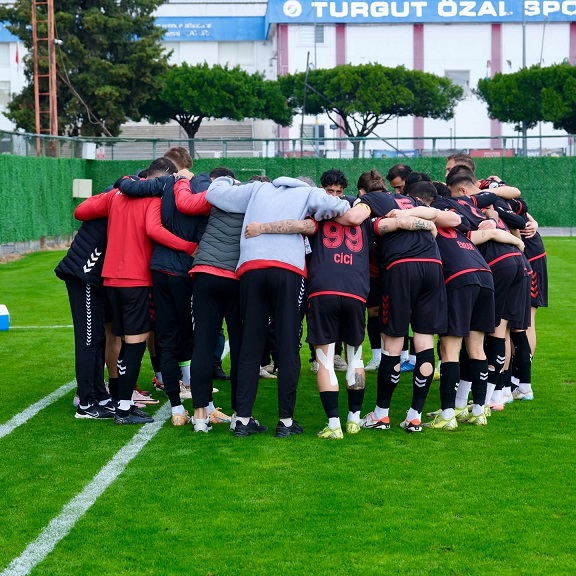 TFF 2.lig Beyaz grupta mücadele eden 24 Erzincanspor, Pazar günü