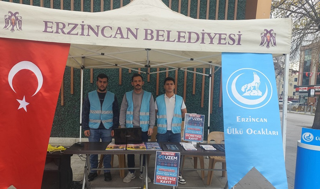 Erzincan Ülkü Ocakları, Dörtyol Meydanı’nda kurduğu stantla Türk gençliğine armağan