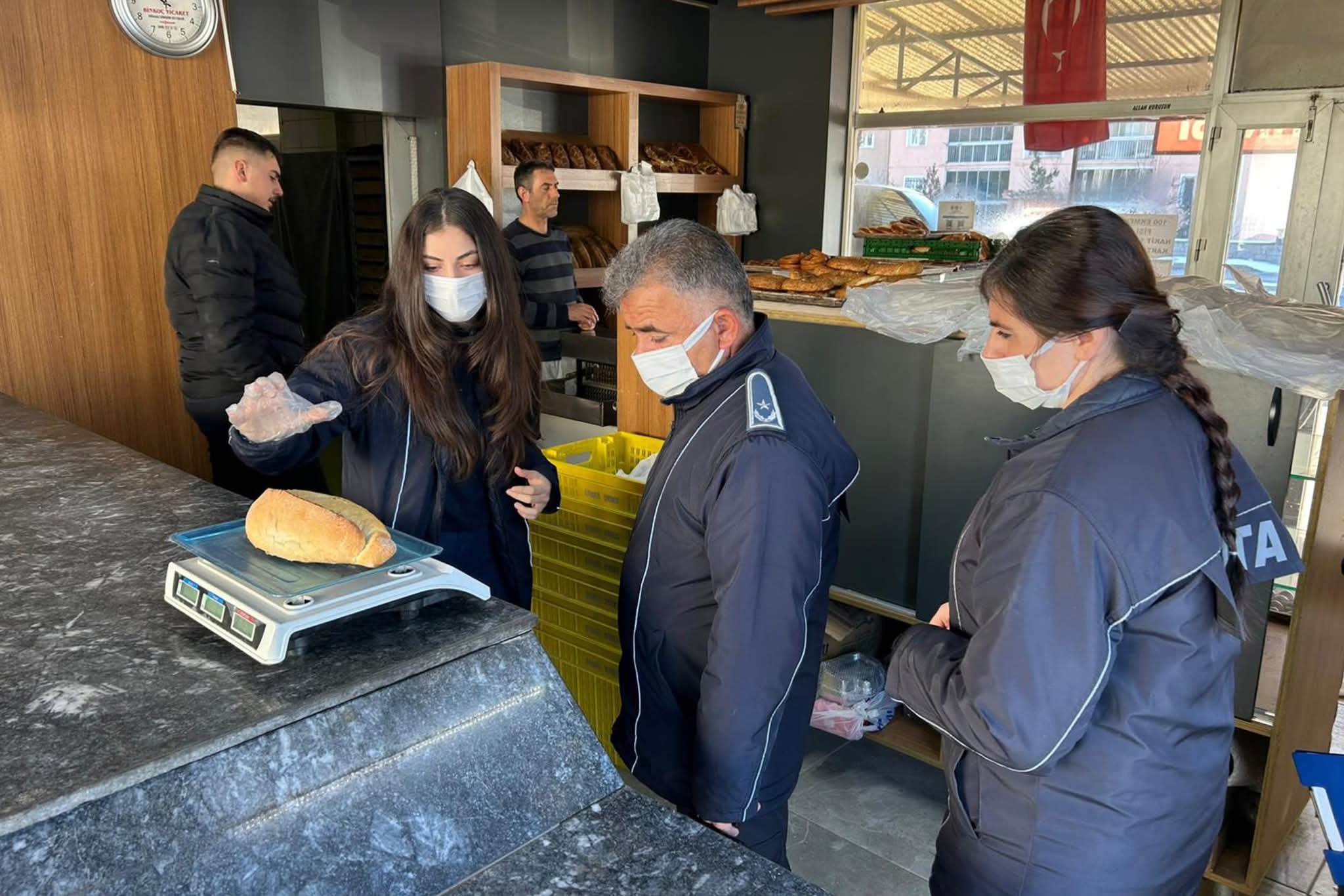 Erzincan Belediyesi Zabıta Müdürlüğü ekipleri, kent genelinde faaliyet gösteren fırın