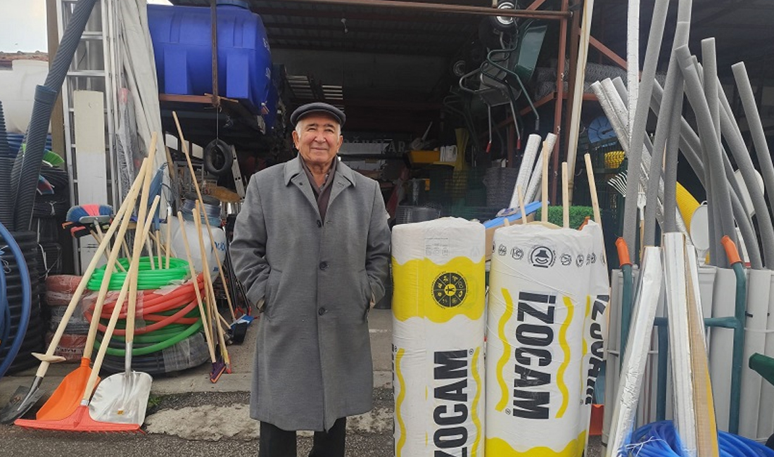 Erzincan’da 43 yıldır yalıtım ve ısıtma malzemeleri satan Ümit Akoğuz,