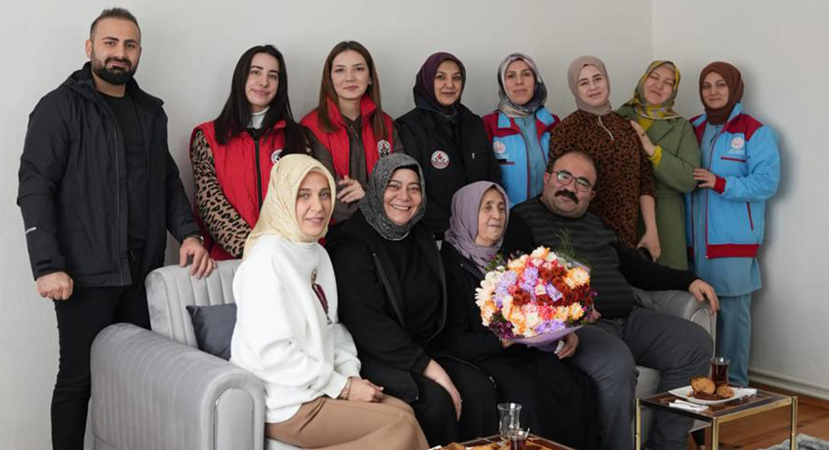 Haber: Muhammed Enes Sevilir Erzincan’da ihtiyaç sahibi Hamiyet teyzenin yüzünü