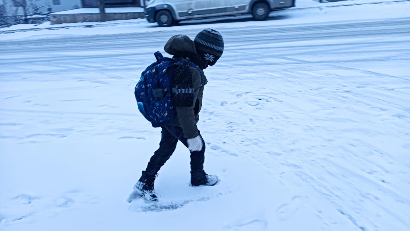 Erzincan’da etkili olan yoğun kar yağışı ve beklenen don ile