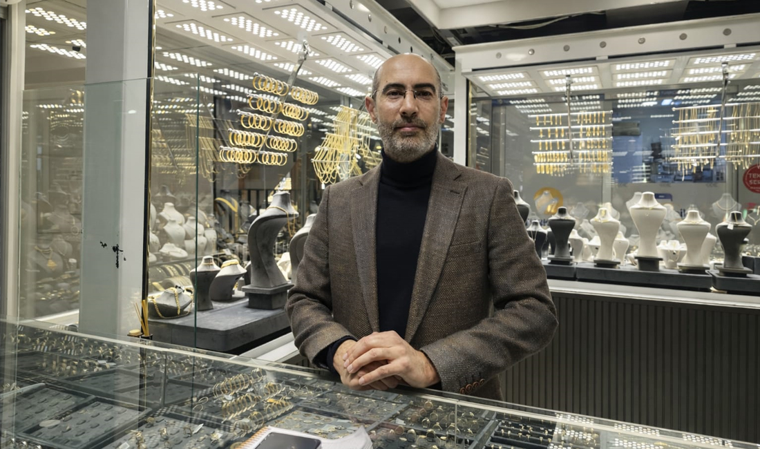 Erzincan Kuyumcu esnaflarından İsmail Miraç Durmaz, gümüş fiyatlarındaki hızlı artışın