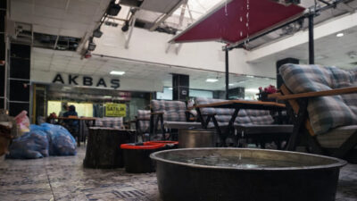 Erzincan Yeraltı Çarşısı’nda her yağmur yağışında yaşanan su baskını, esnafı