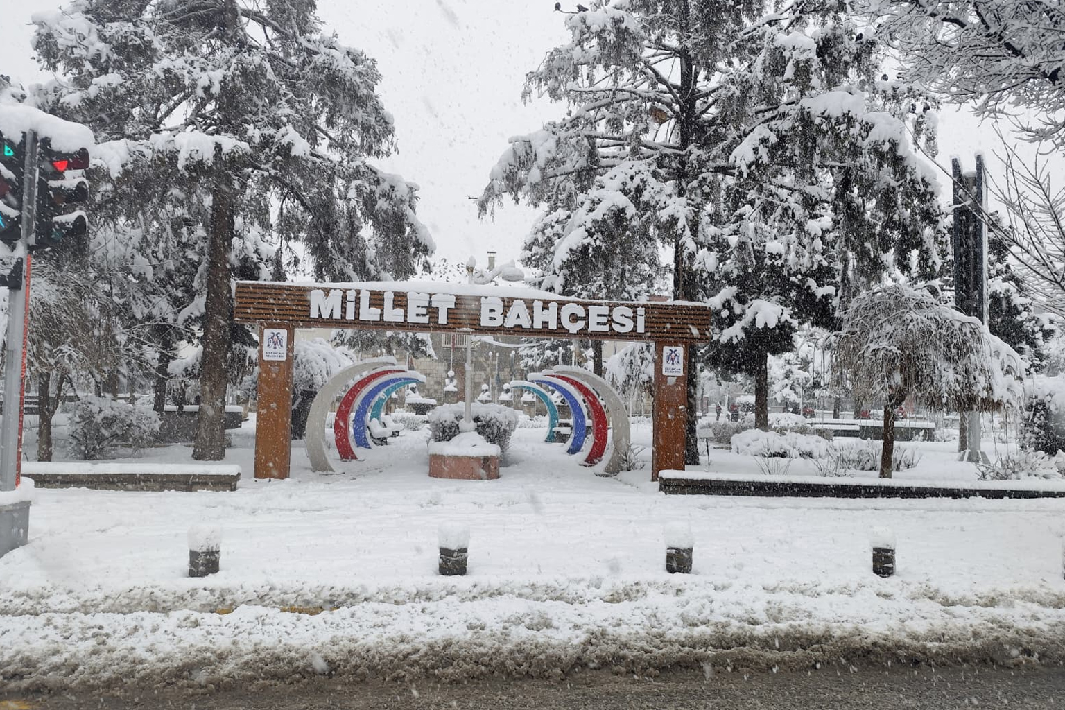 Erzincan’da iki gündür devam eden yoğun kar yağışı sonrası kent