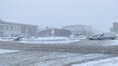 Erzincan Valiliği, kent genelinde etkisini sürdüren yoğun kar yağışı ve