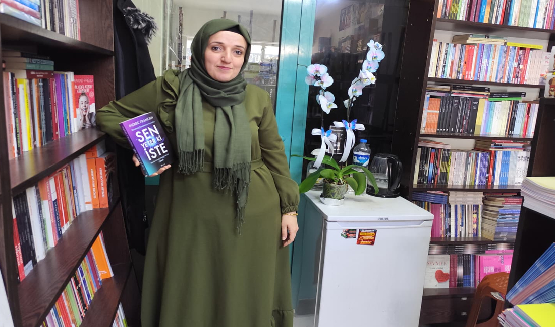 Erzincan’da kitap işletmeciliği yapan Esin Külekçi, mesleğe olan sevgisini ve