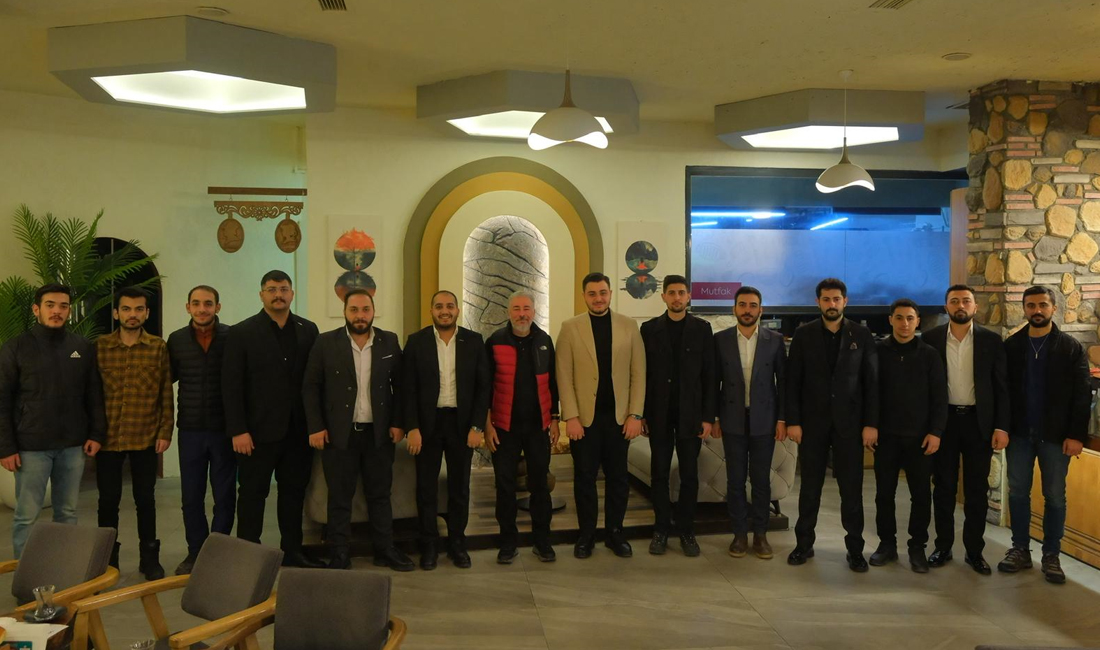 Genç MÜSİAD Erzincan Şubesi tarafından düzenlenen sahur programında üyeler ve