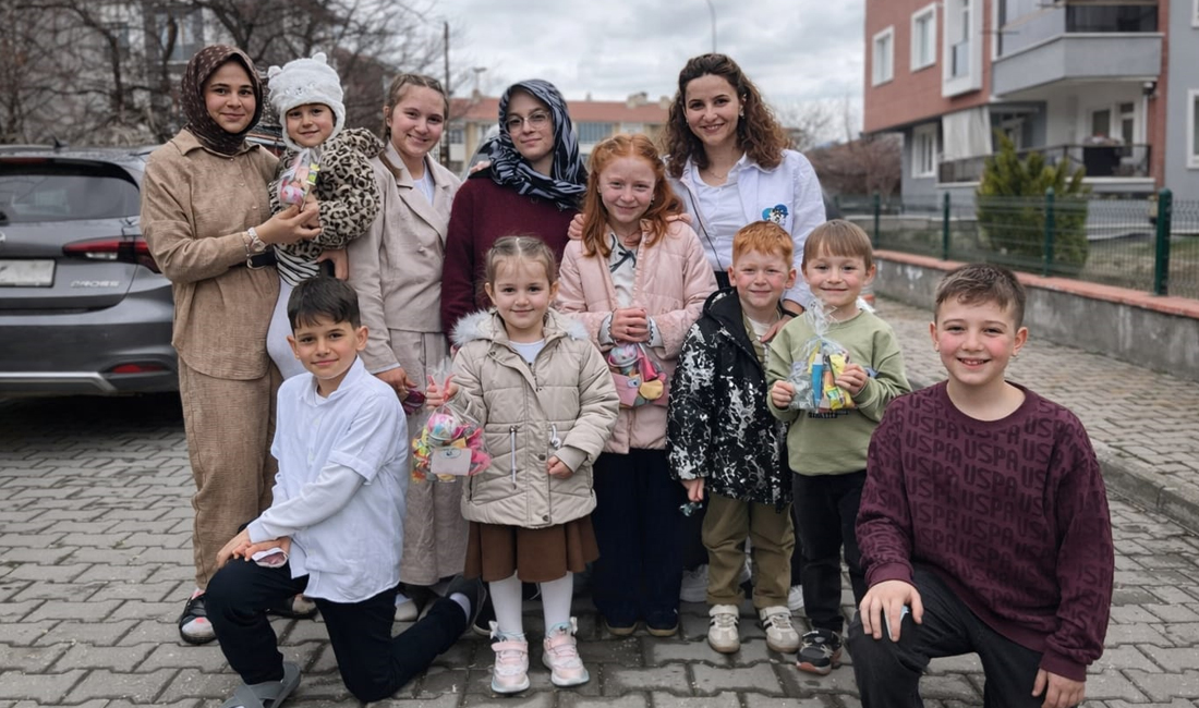 Umutlu Yarınlar Derneği Başkanı Büşranur Yayla ve gönüllüler, Ramazan Bayramı’nda