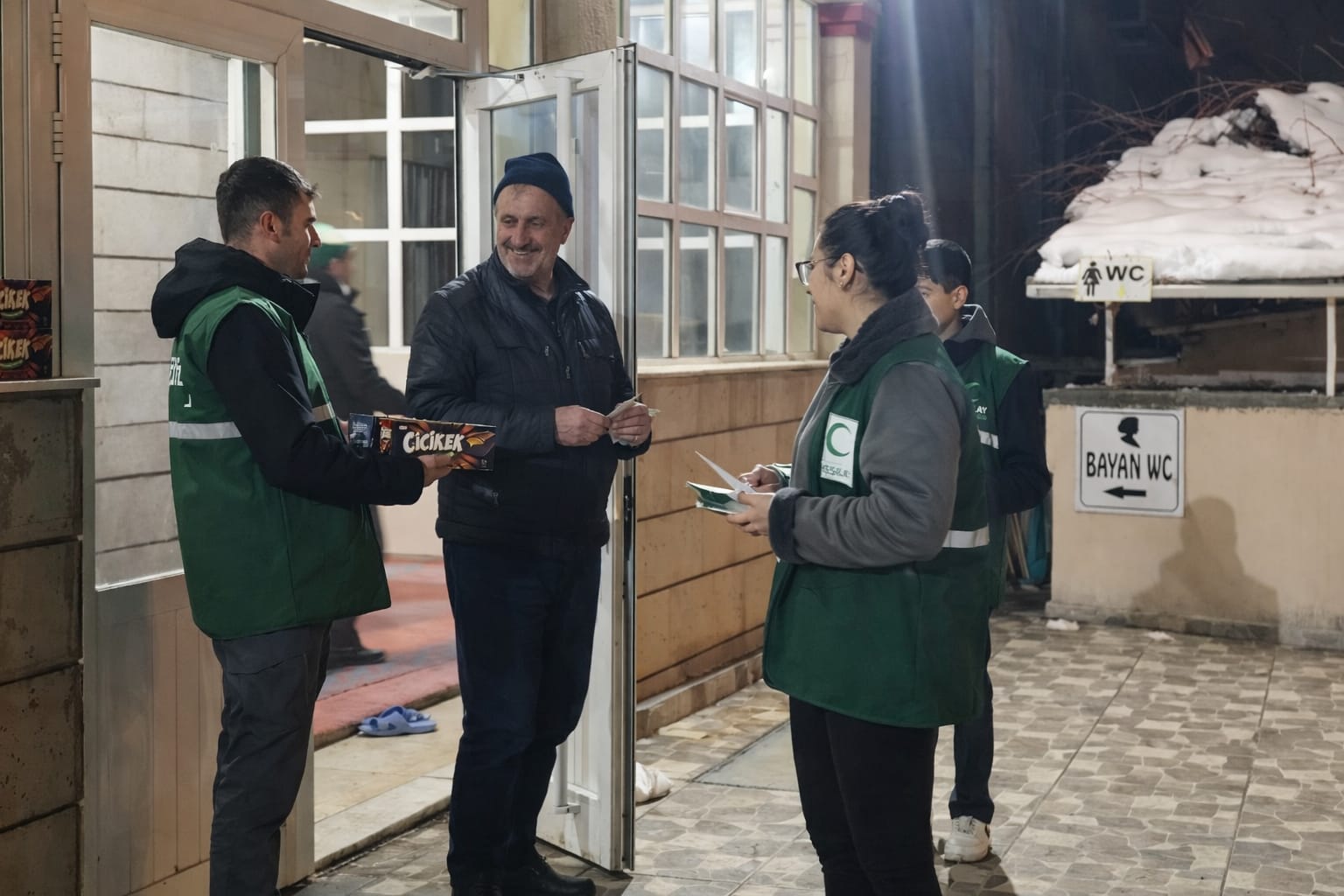Yeşilay Haftası dolayısıyla Erzincan Ulu Camii’nde düzenlenen etkinlikte, teravih namazı