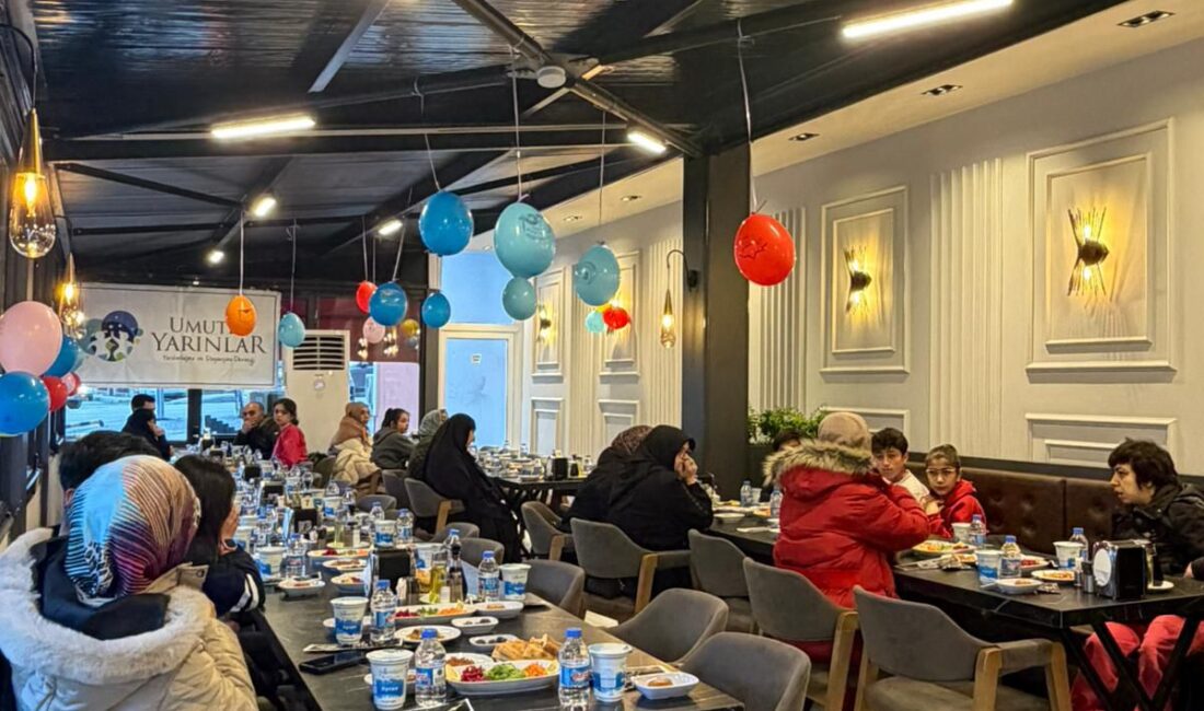 Umutlu Yarınlar Derneği’nin organizasyonuyla Erzincan’da düzenlenen iftar programında ihtiyaç sahibi