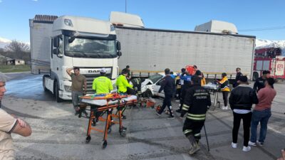 Haber: Muhammed Enes Sevilir Erzincan’da otomobil ile tırın çarpıştığı trafik