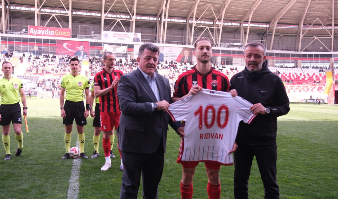 24 Erzincanspor’un tecrübeli oyuncusu Rıdvan Türker, kırmızı-siyahlı formayla 100. maçına