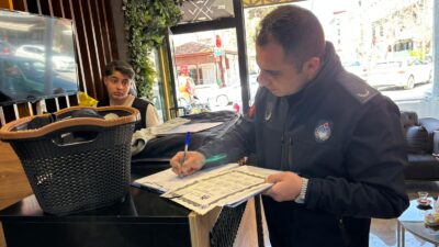 Erzincan Belediyesi Zabıta Müdürlüğü ekipleri, şehir merkezinde faaliyet gösteren erkek