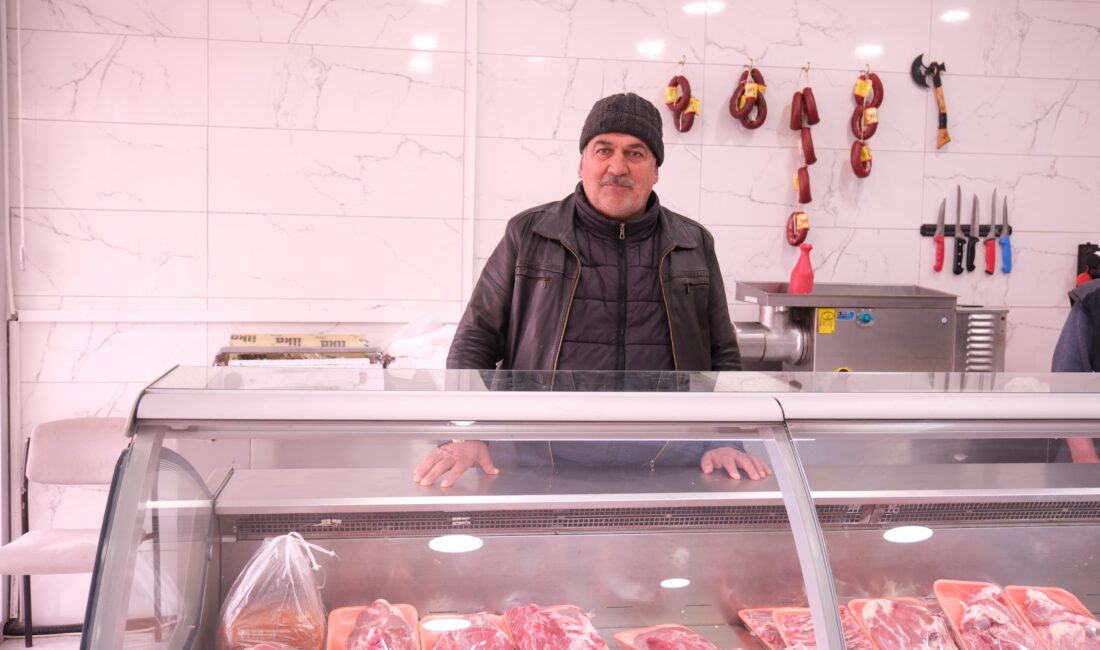 Erzincan kasap esnaflarından Faruk Toprak, Kurban Bayramı öncesinde kırmızı et