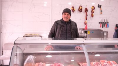 Erzincan kasap esnaflarından Faruk Toprak, Kurban Bayramı öncesinde kırmızı et