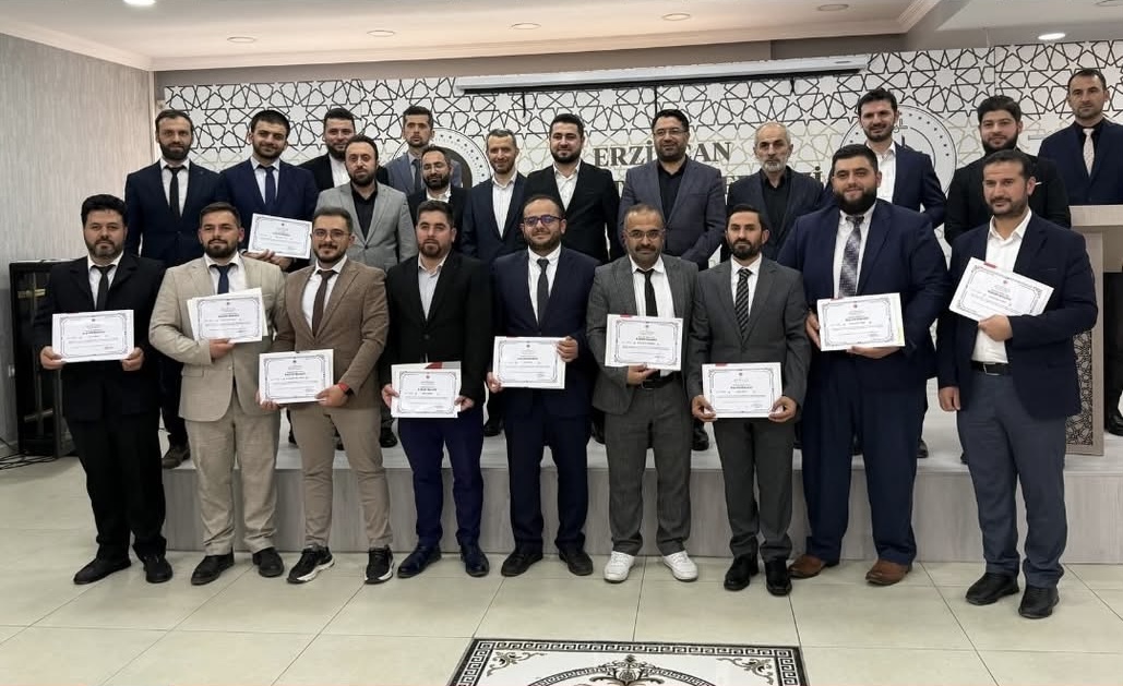 Haber: Muhammed Enes Sevilir&nbsp; Erzincan Dinî İhtisas Merkezi’nde düzenlenen Hüsn-i