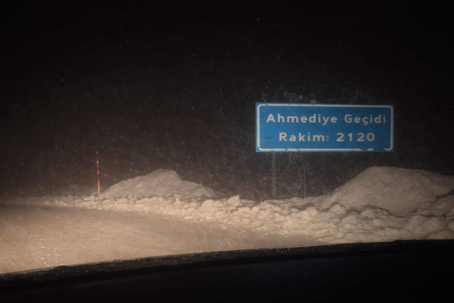 Yüksek rakımı nedeniyle her yıl sert kış şartlarının yaşandığı Ahmediye
