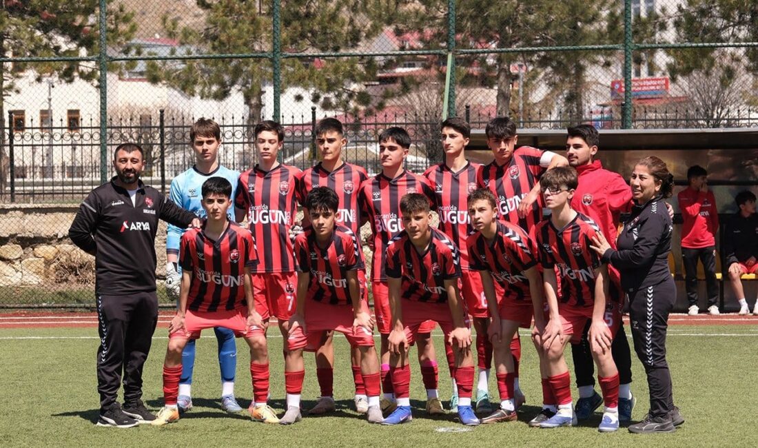 U15 Gelişim Ligi Play-Off yarı finalinde Erzurumspor FK ile karşılaşan