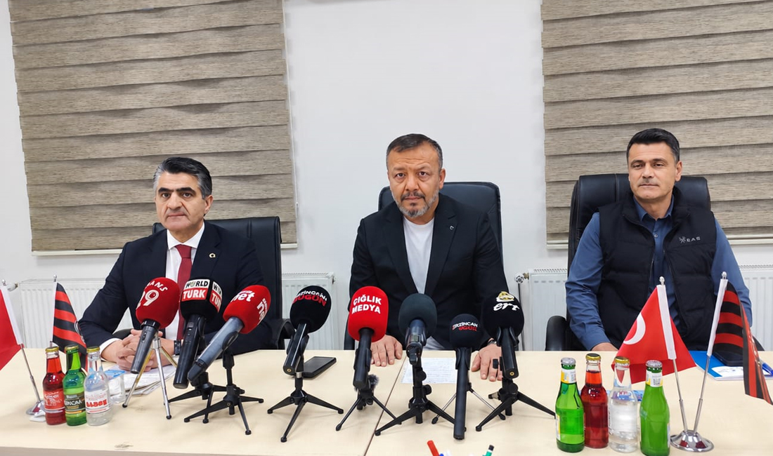 24 Erzincanspor yönetimi, Vedat Çimen Tesisleri’nde yaptığı kapsamlı basın toplantısında