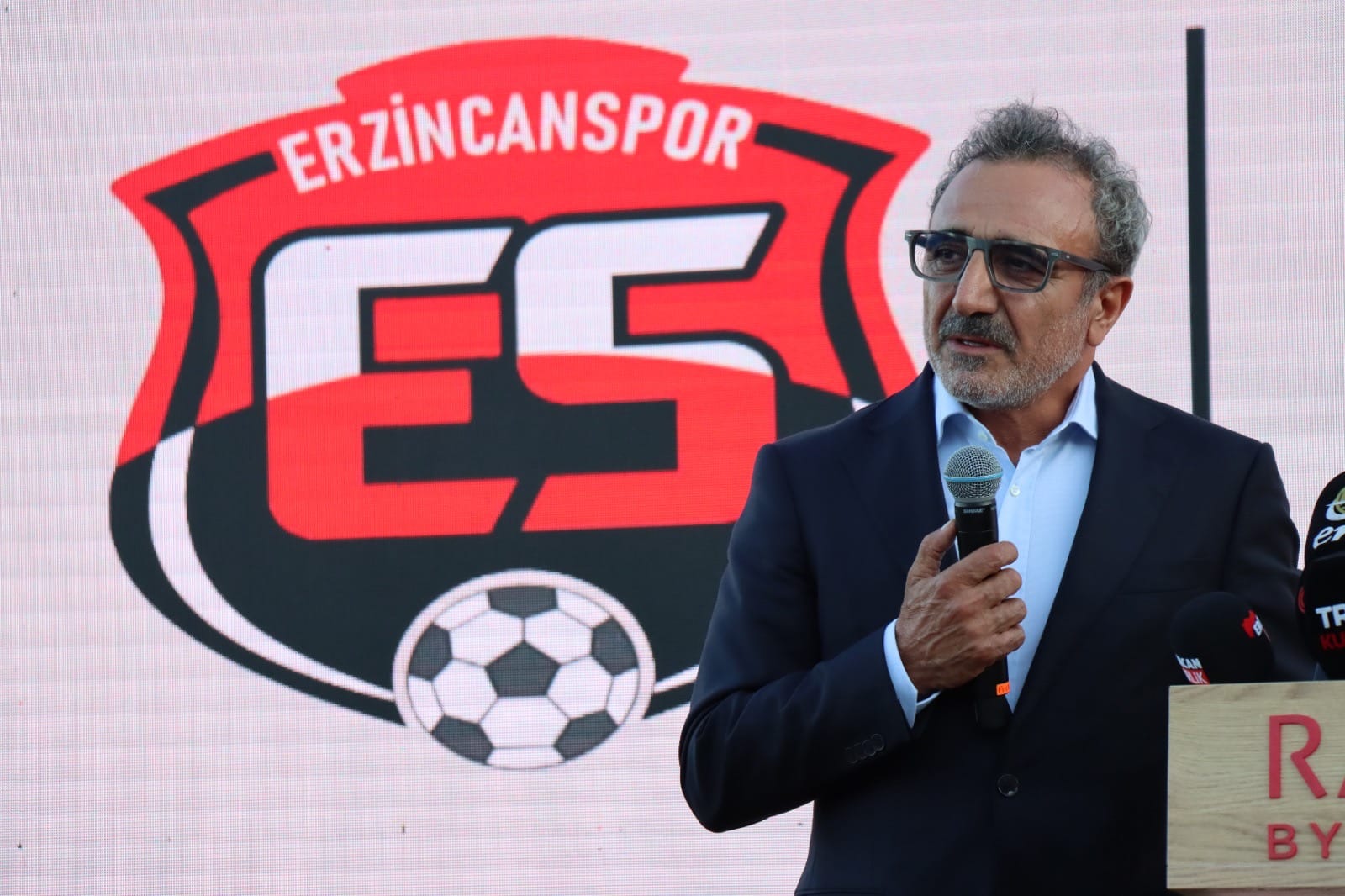 Chobani’nin kurucusu Hamdi Ulukaya, Erzincan’da evlenecek 250 genç çiftin düğün