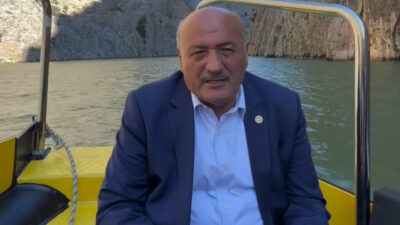 Kemaliye’de Karanlık Kanyon’u tekneyle gezen Ak Parti Erzincan Milletvekili Süleyman