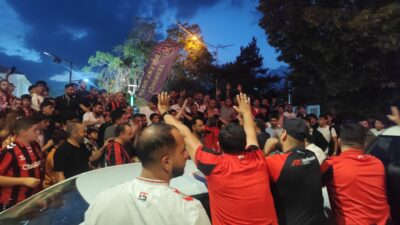 Erzincanspor’un Kırklarelispor ile 0-0 berabere kalmasının ardından taraftarlar Teknik Direktör