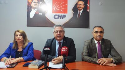 Erzincan İl Başkanı Şevki Akdağ, il binasında düzenlediği basın toplantısında