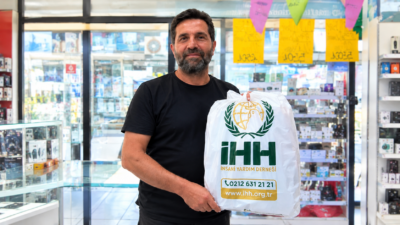 Erzincan İHH İnsani Yardım Derneği, kentte eğitim gören 800 öğrenciye